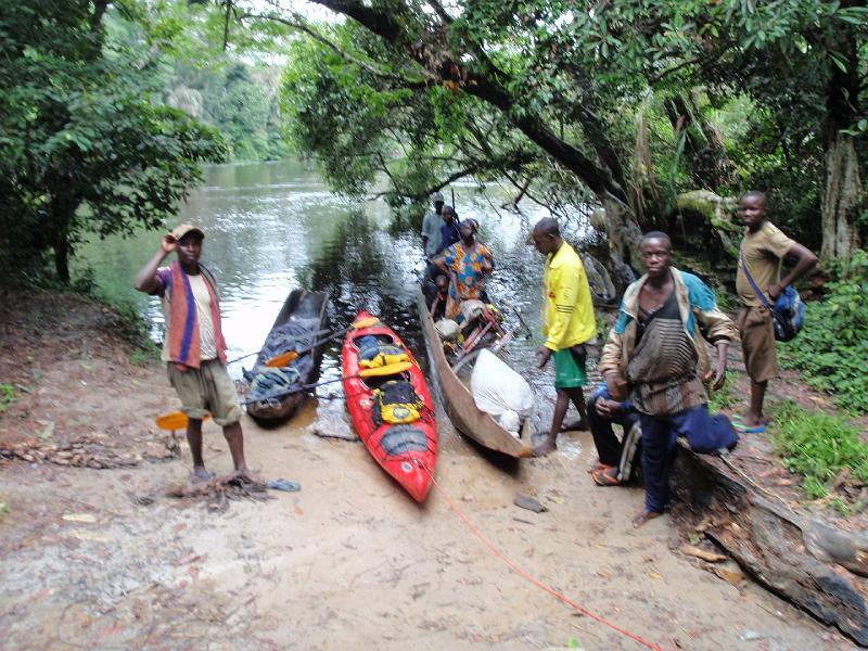P23 Taking a rest at a ferry point. Our kayk is already becoming a legend in these parts of the Congo..jpg